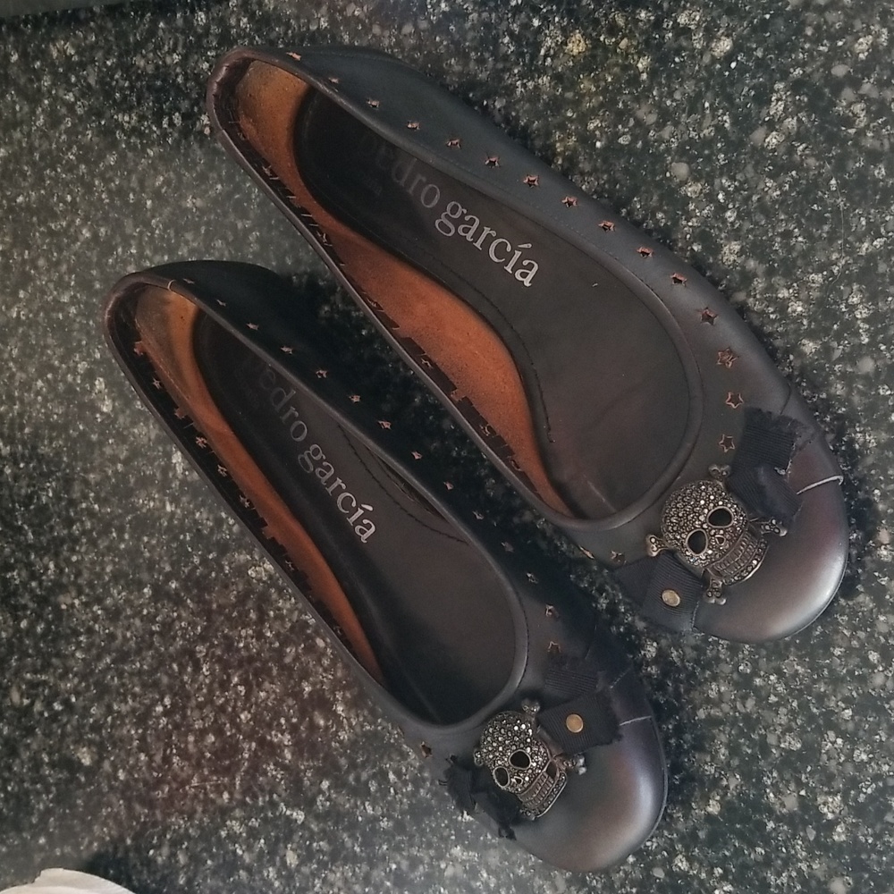 Pedro Garcia "Ildara" Black Avalon Crystal Leather Skull Flats - Picture 2 of 8